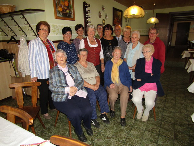 Mütter und Witfrauen aus dem Ortsverband Altlengbach kamen zu einer kleinen, nachmittäglichen Feier ins Gasthaus Koberger. | Foto: Privat