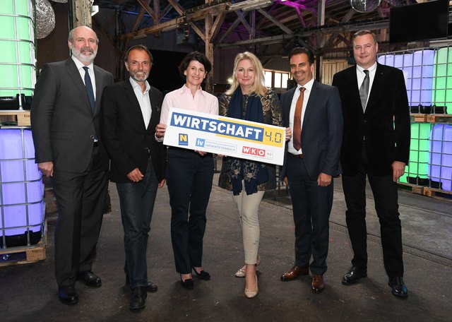 Wirtschaft40_ReferentInnen: Im Bild v. l.: Friedrich Bleicher (TU Wien), Günther Sterlike (ÖBB Immobilienmanagement GmbH), Rosemarie Pichler (Zukunftsakademie Mostviertel), Michaela Roither (Industriellenvereinigung NÖ), Oliver Schubert (ZKW Group GmbH) und Werner H. Bittner (Umdasch Group Ventures GmbH).