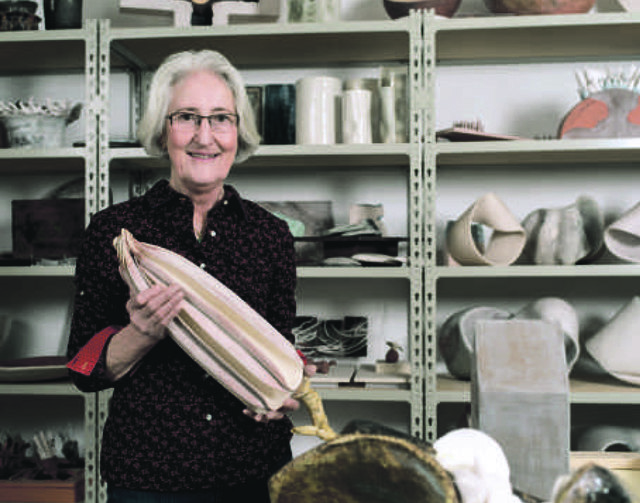 Kermikkünstlerin Christine Bandmann in ihrem Atelier | Foto: Bandmann