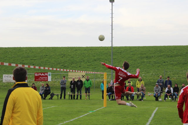 Die Lichtenauer Herren kämpfen um eiknen SIeg gegen den ASVÖ SC Höhnhart. | Foto: Foto: Union Lichtenau
