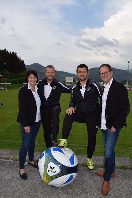 Obfrau Ingrid Maier, TR-Assistenz Peter Dietrichsteiner, Team-Chef Auron Miloti, Kassier Gerhard Schreilechner (v.li.) | Foto: Schreilechner