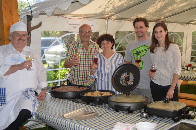 Beim paradiesischen Hoffest von Reinhard und Dietlinde Koch gab es Sterz en mass von Meisterkoch Johann Wallner.