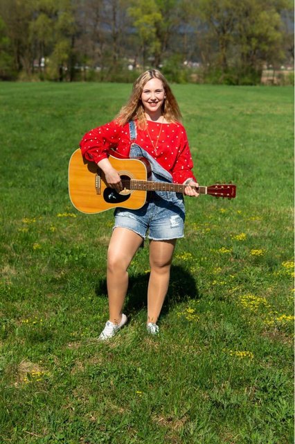 Die Wolfsbergerin Elisa Maier sang sich mit einem Matthias Reim-Hit beim Schlager- und Volksmusik Grand Prix in das Finale | Foto: Stephanie Sucher