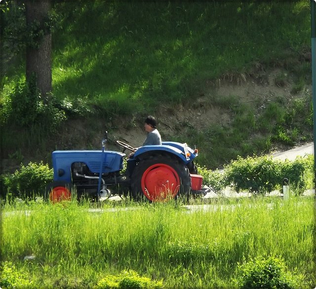 Resi I Hol Di Mitm Traktor Ab
