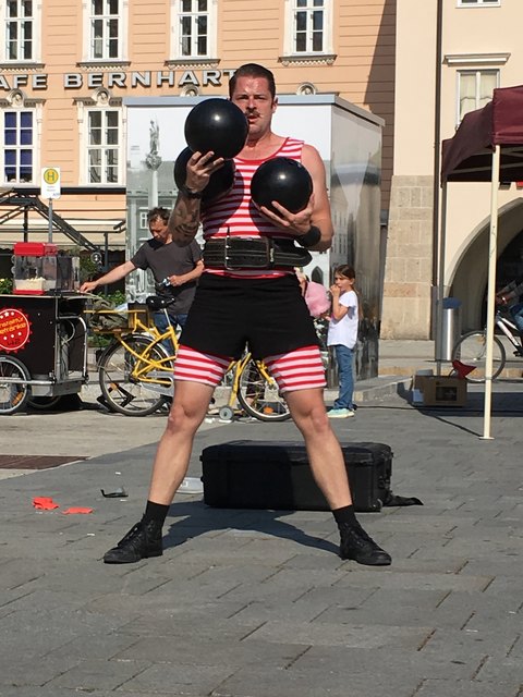 Mighty Mike, Kraftshow, Parodie, Comedy, from CAN