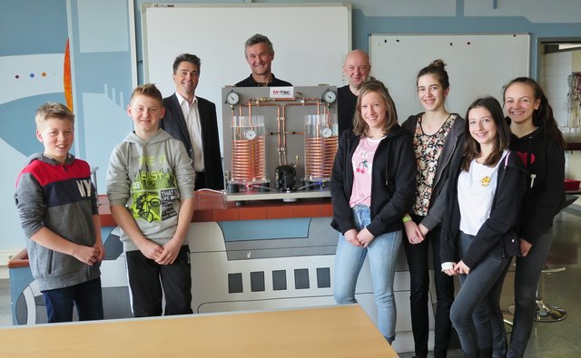 Die NMS St. Martin hat von M-Tec für den Physikunterricht ein Wärmepumpenmodell erhalten. | Foto: Foto: NMS