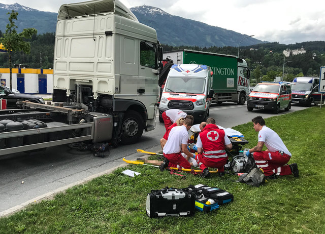 Der Radfahrer erlitt Verletzungen unbestimmten Grades. | Foto: Zeitungsfoto