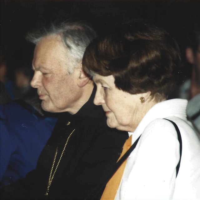 Abt Recheis Athanas (Bruder) und Recheis Käthe Ehrenring Kulturmedaille 13.3.1998 Foto Hans Aumayr