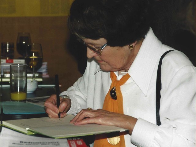 Recheis Käthe Ehrenring Kulturmedaille 13.3.1998 Foto Hans Aumayr