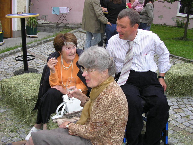 Recheis Käthe und Marianne mit Scherney Andi Pfarrfest 12.6.2005 Foto Aumayr