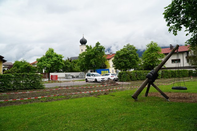 Im Bereich Isserplatz wird der Spielplatz vergrößert. Diese Arbeiten wirken sich auch auf die Parksituation aus. | Foto: Reichel