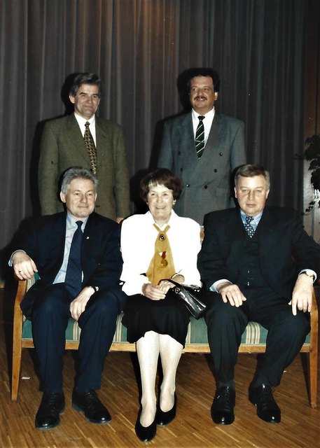 Recheis Käthe Mit LH Josef Pühringer und BM Anton Korepp Ehrenring Kulturmedaille 13.3.1998 Foto Hans Aumayr