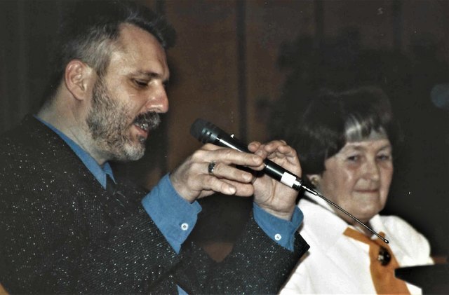 Pittertschatscher Alfrad mit Recheis Käthe Ehrenring Kulturmedaille 13.3.1998 Foto Hans Aumayr