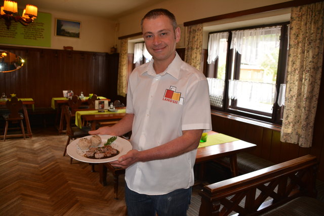 Urig: Gerald Renner in seinem Gasthaus.
