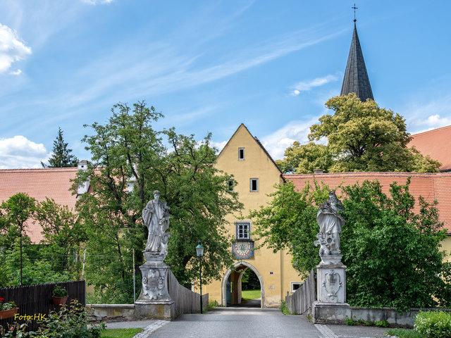 ...blickt auf eine bewegte Geschichte zurück: view-source:http://burgenkunde.at/niederoesterreich/noe_st.bernhard/noe_st.bernhard.htm
