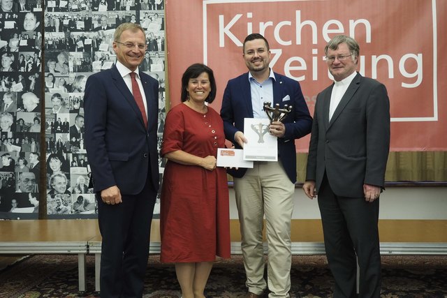 Patrick Eder mit Landeshauptmann  Thomas Stelzer, Sozial-Landesrätin Birgit Gerstorfer, und Bischof Manfred Scheuer. | Foto: KiZ/Litzlbauer