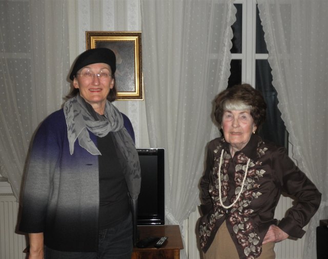 Aumayr Ursula mit Recheis Käthe 23.12.2010 Foto: Hans Aumayr