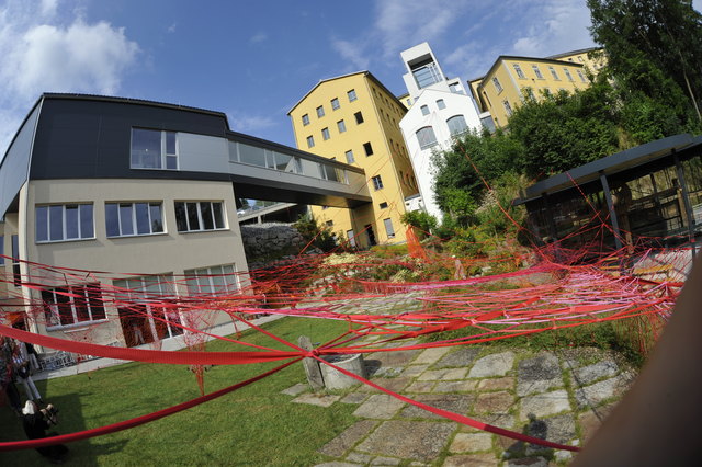 Architektur – wie jene des Vonwillergebäudes – prägen das Ortsbild von Haslach. Strömungen sind wichtig und ohne den Marktbach hätte es keine Textilindustrie gegeben. | Foto: Textile Kultur Haslach
