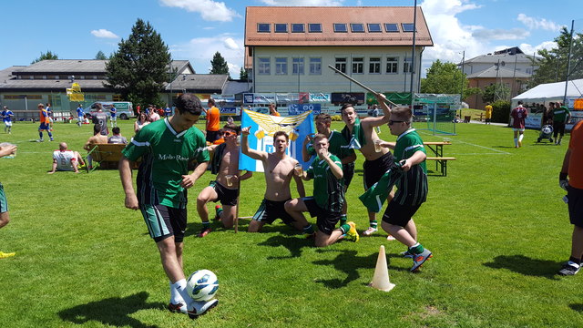 Swimming Pool, WM-Live-Übertragung & eine Outdoor Schaumarena warten in der Volksschularena Waldneukirchen.