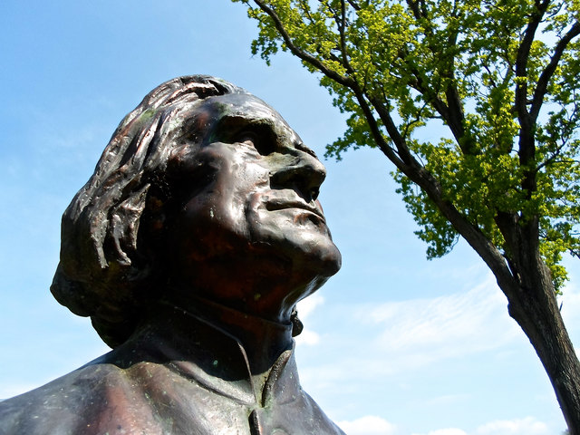 Meine Herren, bitte spielen sie doch etwas blauer.