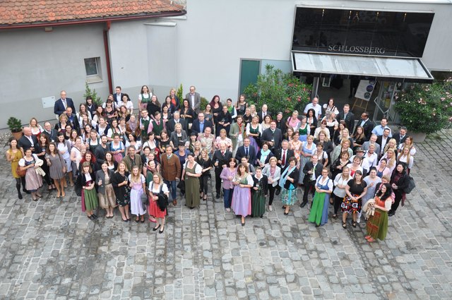 Stolze Mitarbeiter: Die GGZ feierten gestern am Schloßberg ein großes Fest. | Foto: Franz Scheucher