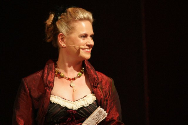 Bezirksblätter-Redakteurin Sandra Schütz als "Dejanira".