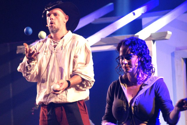 Kathrin Hanke, ebenfalls eine "Schauspielerin".