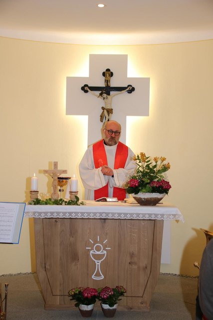 Pater Daniel Gärtner zelebrierte die Einsegnung