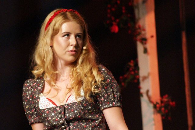 Julia Vozenilek als "Mirandolina".