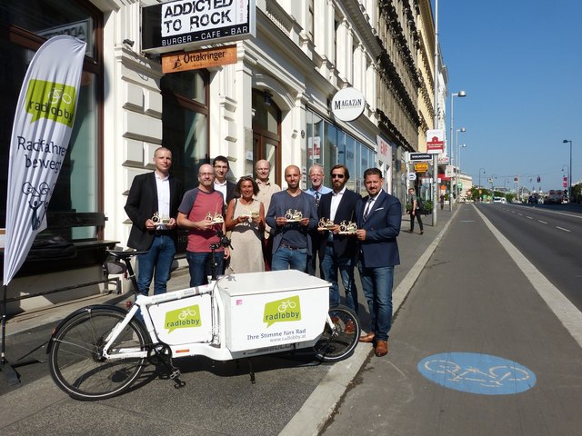 Am Getreidemarkt: v.l.n.r. Ulrich Kiermayr (Radlobby Innere Stadt), Thomas Berger (MA18), Roland Romano (Radlobby Wien), Sabine Seitz (MA33), Andreas Fuchs (MA33), Moritz Polacek (MA46), Gerhard Arndorfer (MA33), Erwin Buzi (MA28), Sandro Beer (Bezirksvorstehung Mariahilf) | Foto: Radlobby Wien
