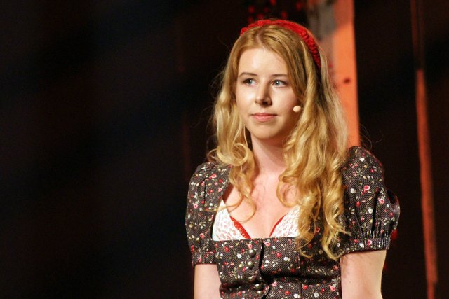 Julia Vozenilek als "Mirandolina".