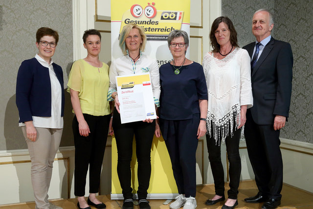 Foto von links: LAbg. Elisabeth Kölblinger, Carmen Höfer, Sabina Moser, Ingrid Brandstetter, Regionalbetreuerin Monika Mauhart, Fachlicher Koordinator Gesundes OÖ, Heinrich Gmeiner | Foto: Land OÖ