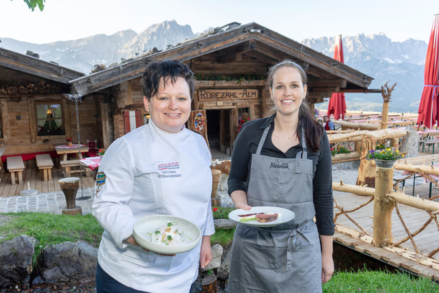 Viktoria Stranzinger, „Kochgigant 2018“, und Finalistin Alexandra Embacher aus Söll. | Foto: Gmedia