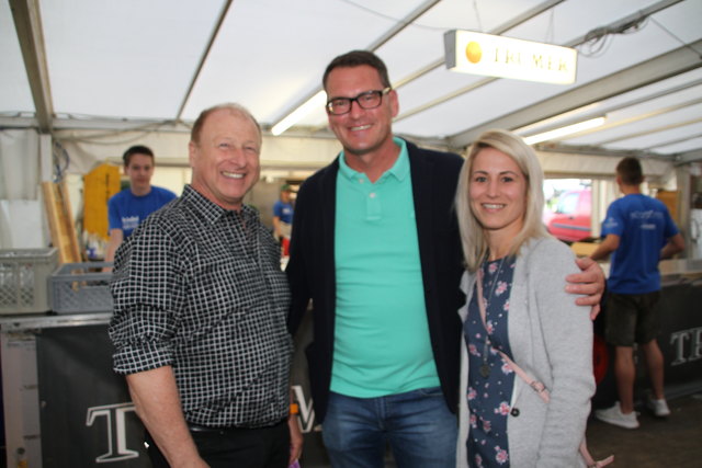 Harry Prünster mit Bgm. Hermann Scheipl und Gattin Karin.