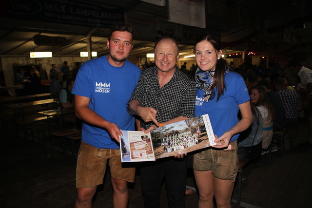 Lukas Gstöttner und Maria Stabauer mit Harry Prünster.