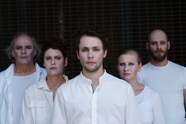 König Ödipus: das Ensemble des "Theaters Wolkenflug", das ab 20. Juni antikes Theater in den Burghof Klagenfurt bringt | Foto: Wolkenflug