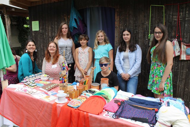 Entspannte Stimmung bei Familienfest des Storchennests