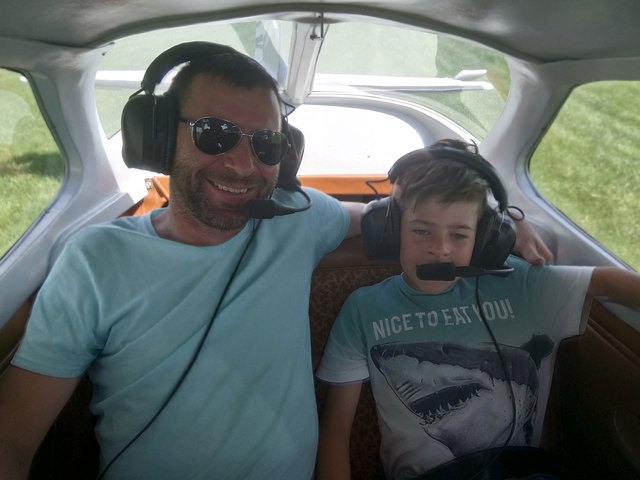 Maximilian Zauner und sein Papa hoch über den Wolken.