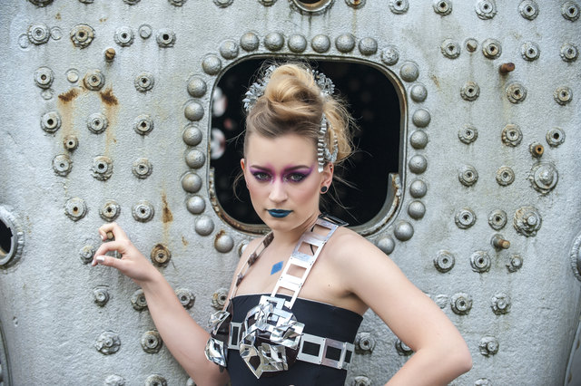 Die Modeschülerinnen präsentieren ihre Kreationen. | Foto: Friedrich Scheichl