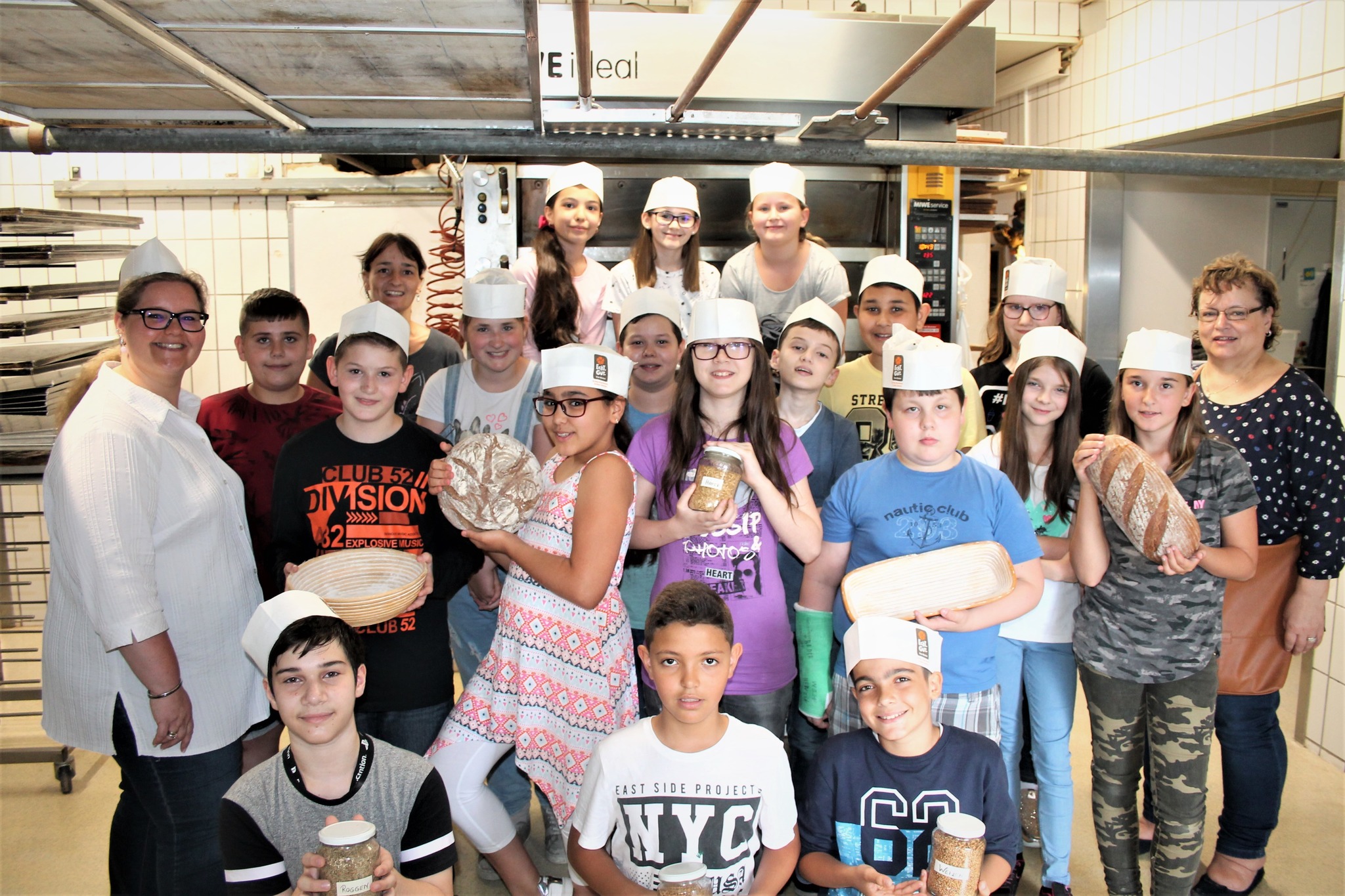 Kremser Schüler besuchen Bäckerei Aubrunner und soma-Markt - Krems