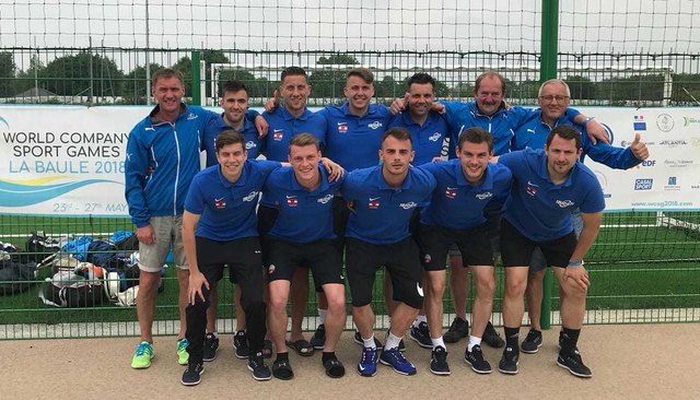 Die Frauentaler Fußballer mit ihren Betreuern in La Baule (Frankreich) bei den "World Company Sport Games". | Foto: Gerhard Galli/Facebook