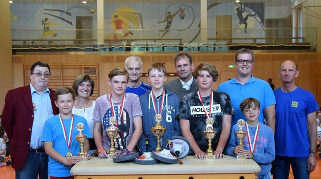 Abschluss der Stocksport Schulmeisterschaft 2018 in der NMS Niederndorf. | Foto: TLEV/Schwaighofer