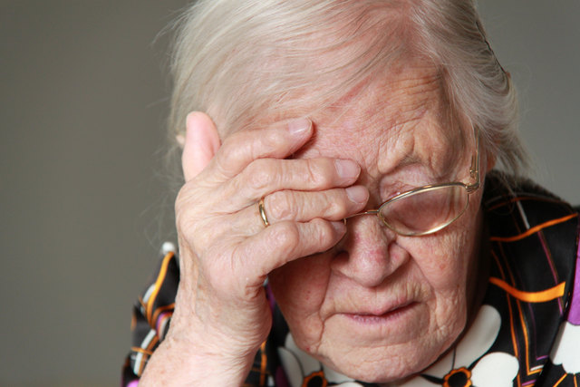Eine Demenzerkrankung ist eine große Herausforderung für Betroffene und deren Angehörige. | Foto: panthermedia_net/lilagelb