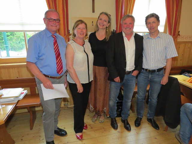 Bezirksvorsteher-Stv. Ilse Fitzbauer gratuliert dem Projektteam von COP zu 20 Jahre Projekterfolg.