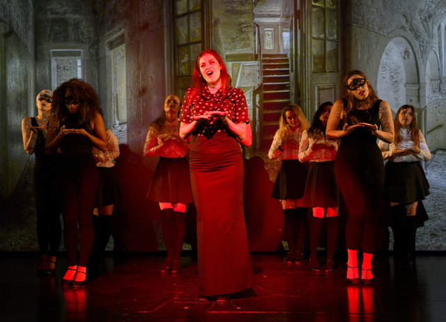 Was wir im Dunkeln tun - Musicalpremiere im MuTh