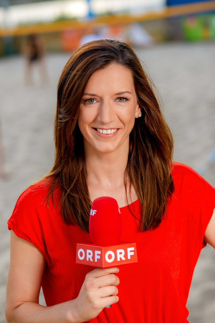 Rund um die Welt im Einsatz: ORF-Sportjournalistin Karoline Zobernig berichtet von Beachvolleyball, Skispringen und Co. | Foto: Roman Zach-Kiesling