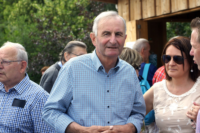 Sichtlich entspannter Altbürgermeister Josef Schiel.