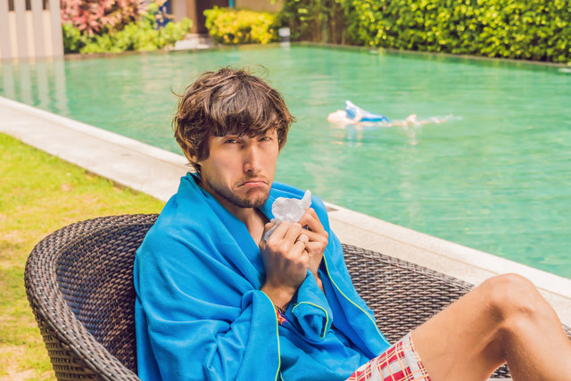 Im Urlaub ist eine Erkrankung besonders unangenehm. Durch einige Maßnahmen lässt sich das Risiko eindämmen. | Foto: galitskaya / Fotolia