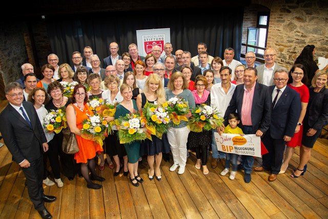 Die Gewinner der Theodor Kery-Stiftung beim Familienfoto.