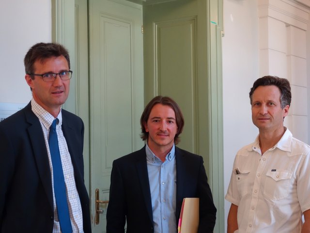 Die Verteidiger Michael Pfleger und Christoph Gollonitsch mit dem medizinischen Sachverständigen Heinrich Lenz. | Foto: Ilse Probst